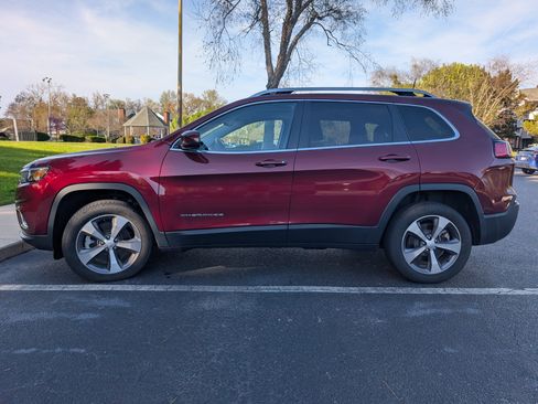 Used 2021 Jeep Cherokee Limited image 1