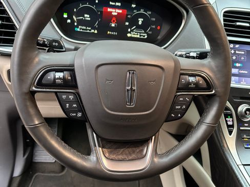 Used 2019 Lincoln Nautilus Reserve image 10