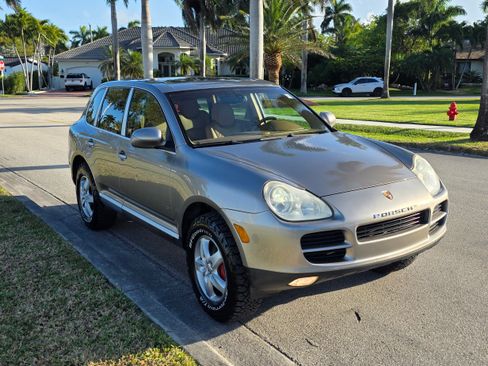 Used 2004 Porsche Cayenne S AWD/4WD image 2