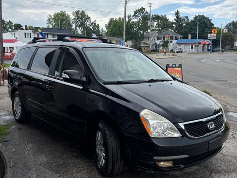Used 2014 Kia Sedona LX FWD image 2