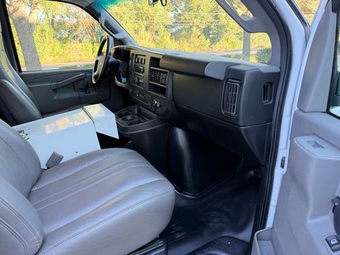 Used 2017 Chevrolet Express 2500 image 11