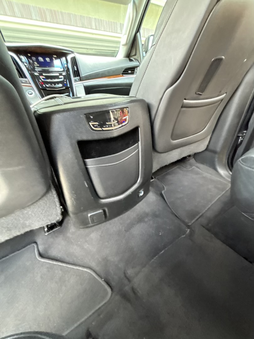 Used 2017 Cadillac Escalade ESV Luxury AWD/4WD image 19