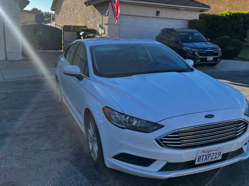 Used 2017 Ford Fusion SE image 1