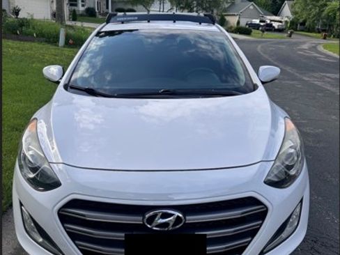 Used 2016 Hyundai Elantra GT w/ Option Group 02 FWD image 5