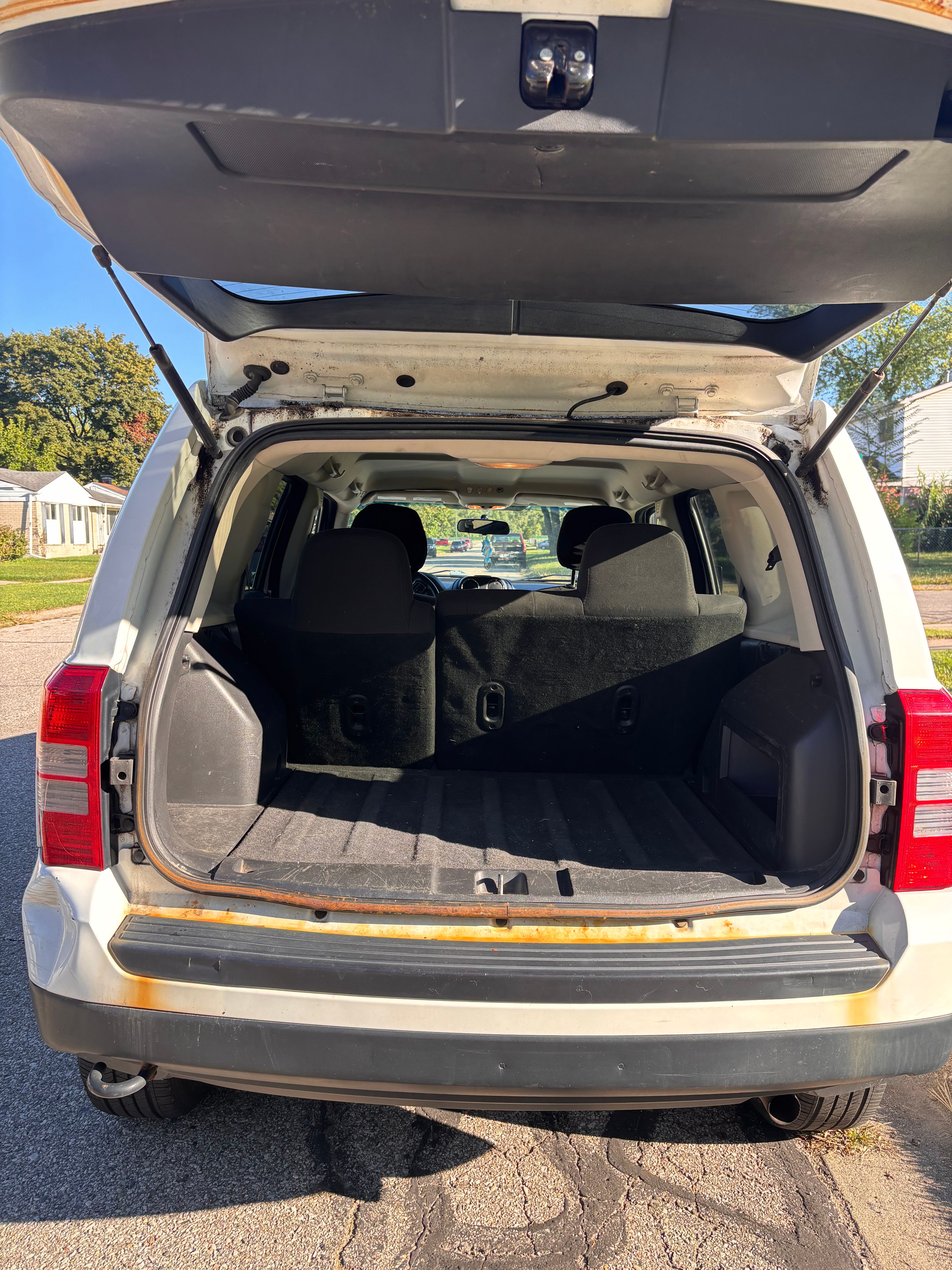 Used 2015 Jeep Patriot Latitude w/ All Weather Capability Group AWD/4WD image 12