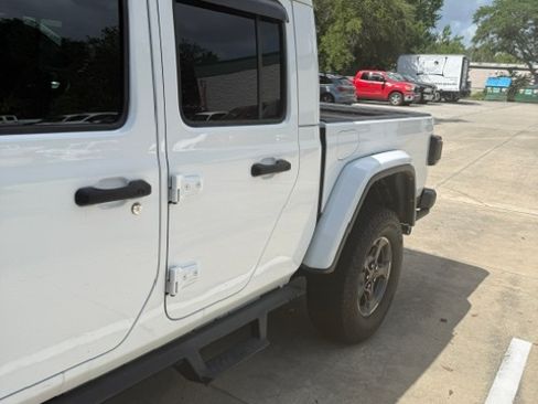 Used 2022 Jeep Gladiator Rubicon w/ LED Lighting Group AWD/4WD image 13