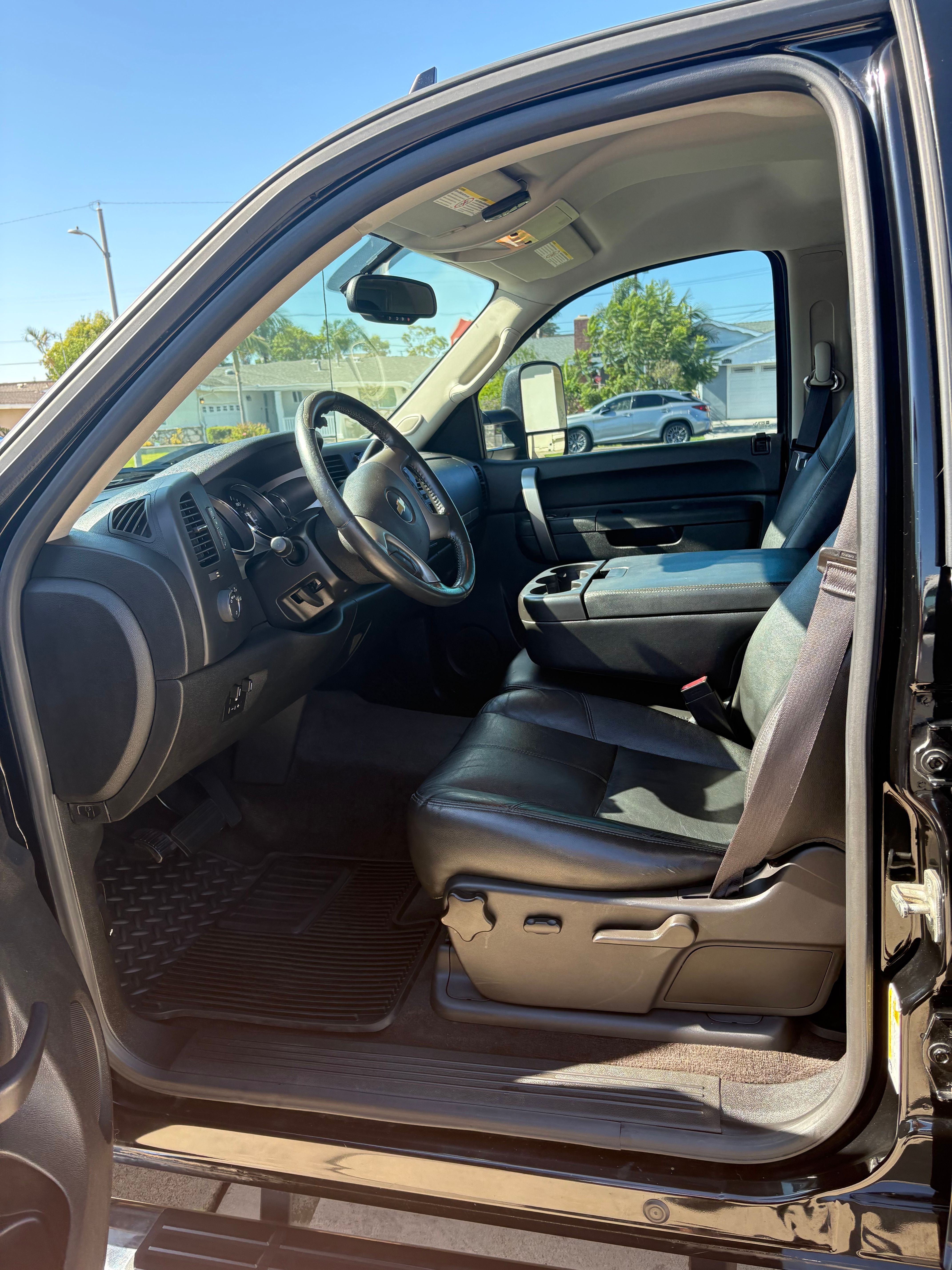 Used 2014 Chevrolet Silverado 2500 LT w/ Custom Sport Truck Package RWD image 7