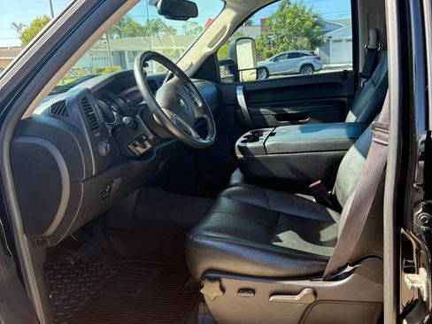 Used 2014 Chevrolet Silverado 2500 LT w/ Custom Sport Truck Package RWD image 7