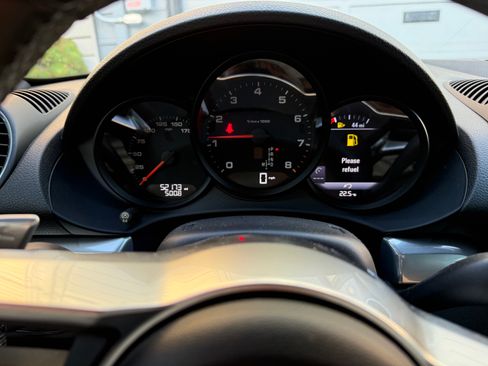 Used 2018 Porsche 718 Cayman RWD image 10