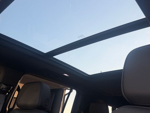 Used 2025 GMC Yukon XL Denali w/ Denali Reserve Package image 11