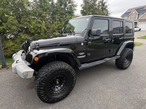 Used 2010 Jeep Wrangler Unlimited Sahara AWD/4WD image 1