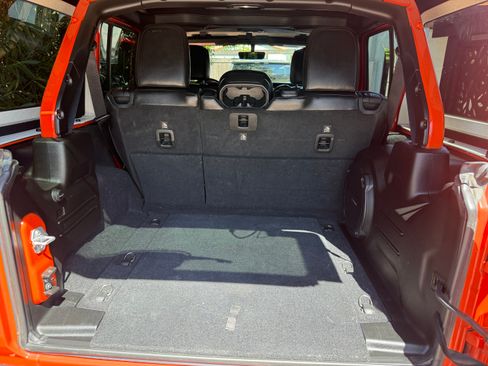Used 2018 Jeep Wrangler Unlimited Rubicon AWD/4WD image 10