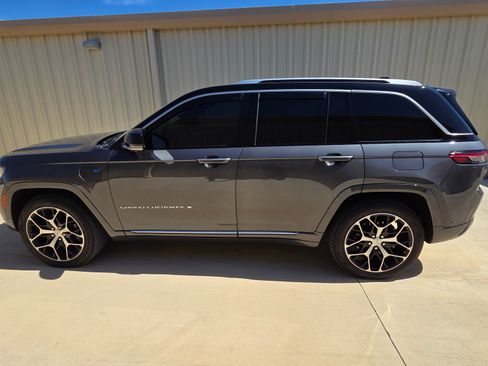 Used 2022 Jeep Grand Cherokee Summit image 5