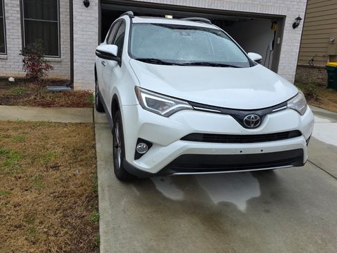 Used 2017 Toyota RAV4 Limited image 2