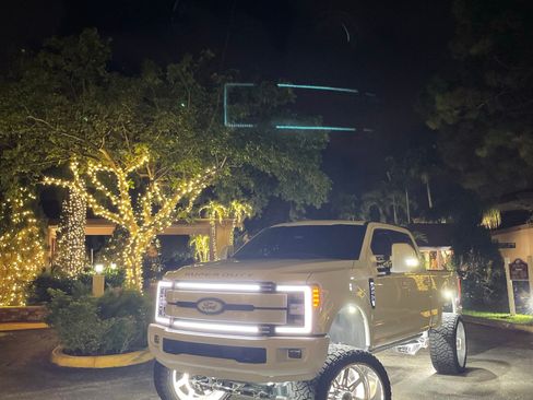 Used 2019 Ford F250 Lariat w/ Lariat Ultimate Package AWD/4WD image 6
