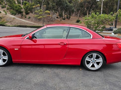 Used 2011 BMW 328i Convertible image 2