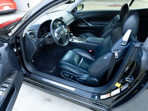 Used 2013 Lexus IS 250C w/ Luxury Pkg image 18