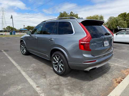 Used 2018 Volvo XC90 T6 Momentum w/ Convenience Package AWD/4WD image 4