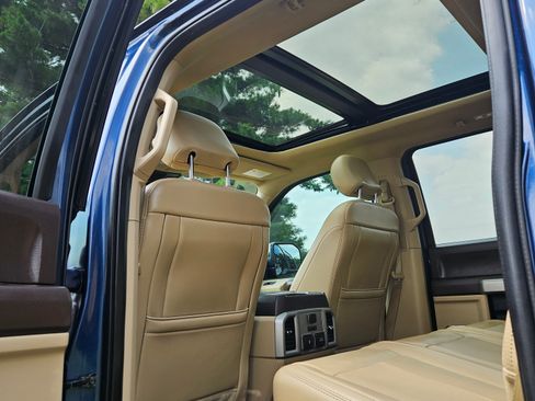 Used 2019 Ford F150 Lariat w/ Equipment Group 502A Luxury AWD/4WD image 8