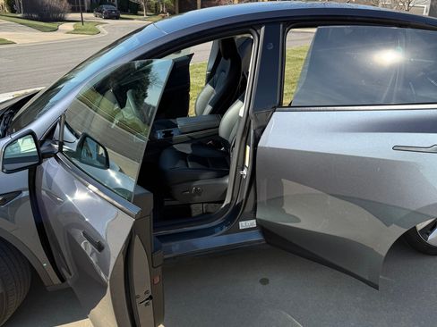 Used 2023 Tesla Model Y Long Range image 8