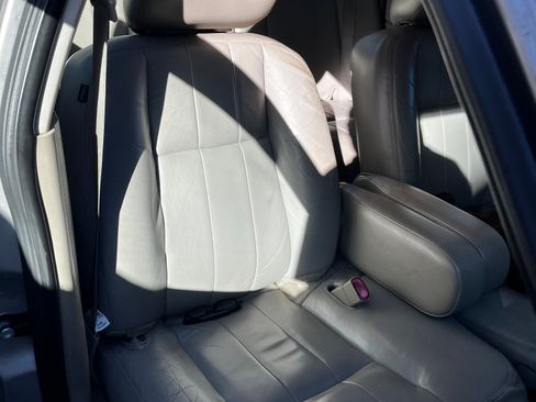 Used 2011 Ford Crown Victoria LX w/ Comfort Appearance Pkg RWD image 20