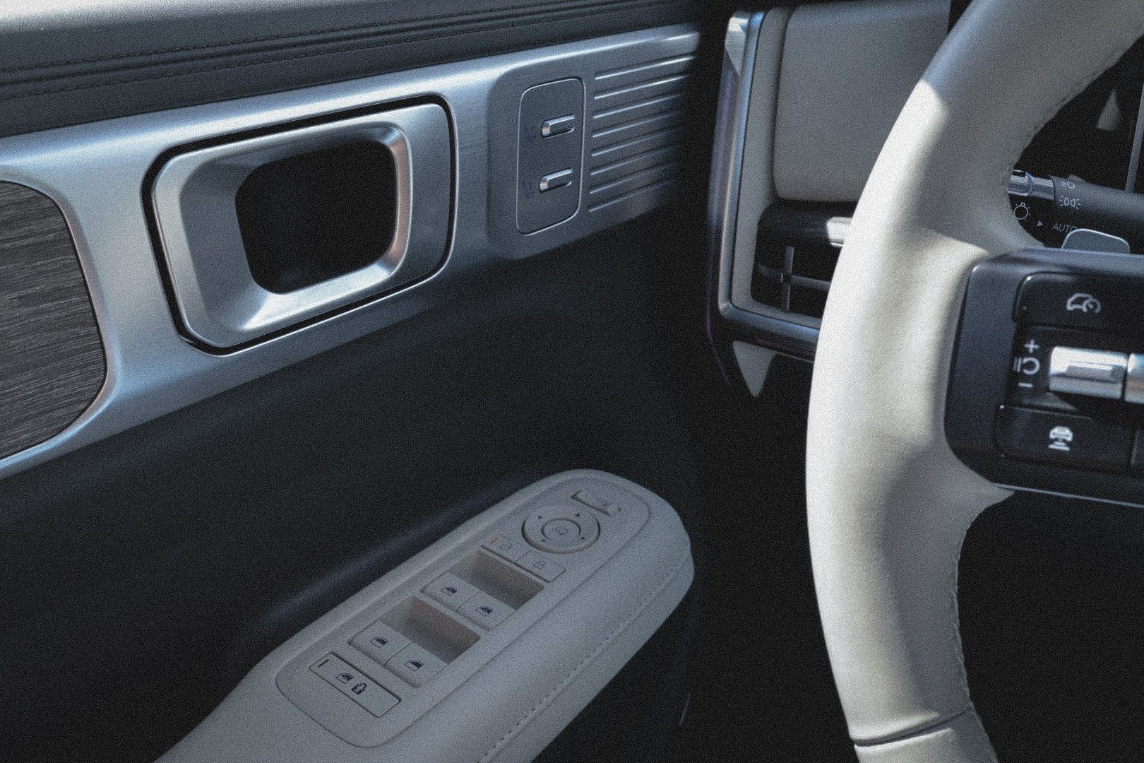 Used 2025 Hyundai Santa Fe Limited FWD image 16
