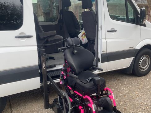 Used 2011 Mercedes-Benz Sprinter 2500 image 11