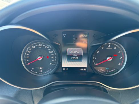 Used 2019 Mercedes-Benz GLC 350e 4MATIC image 4