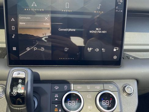 Used 2023 Land Rover Defender 130 X-Dynamic SE image 11