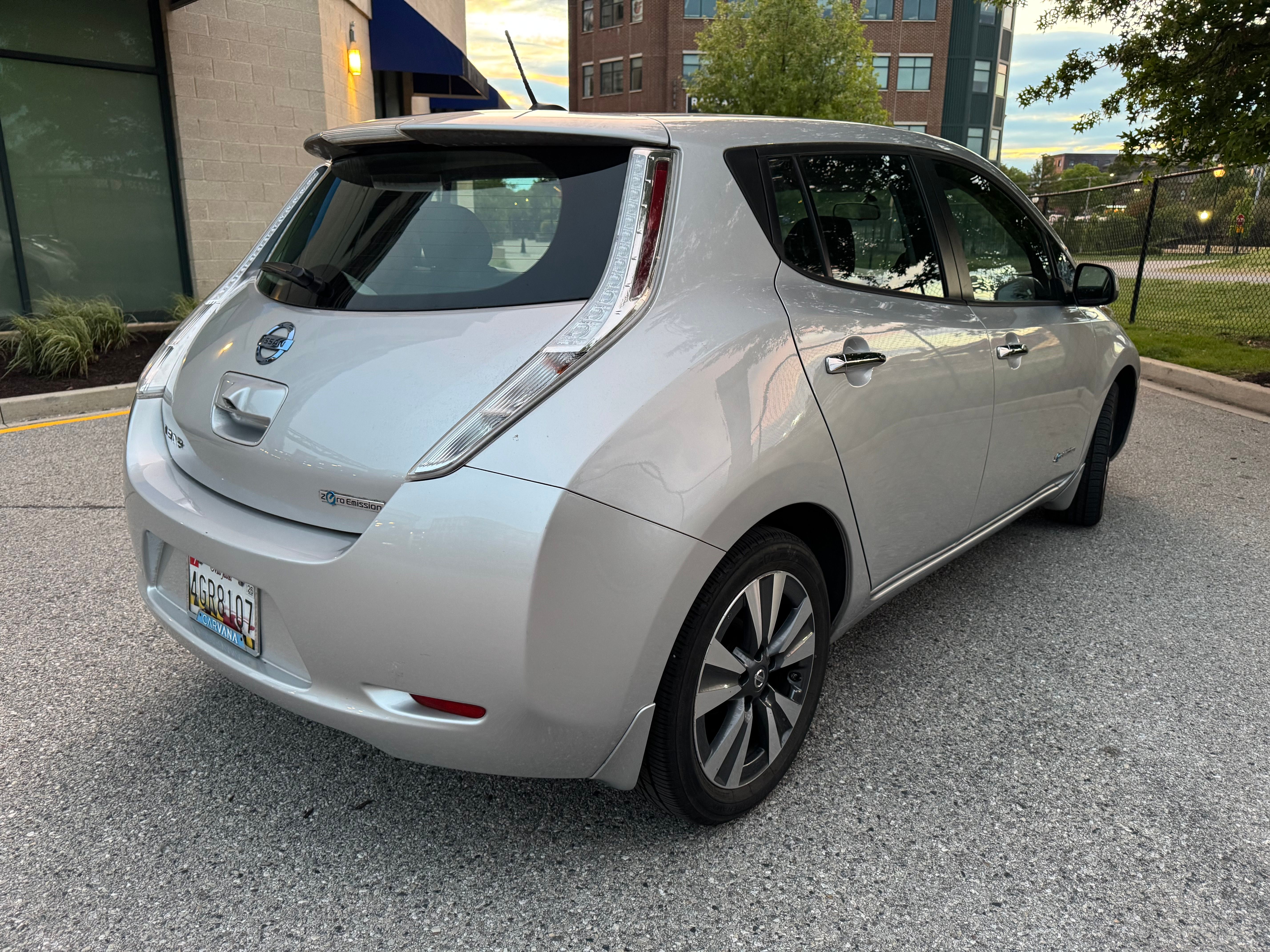 Used 2017 Nissan Leaf SV FWD image 9