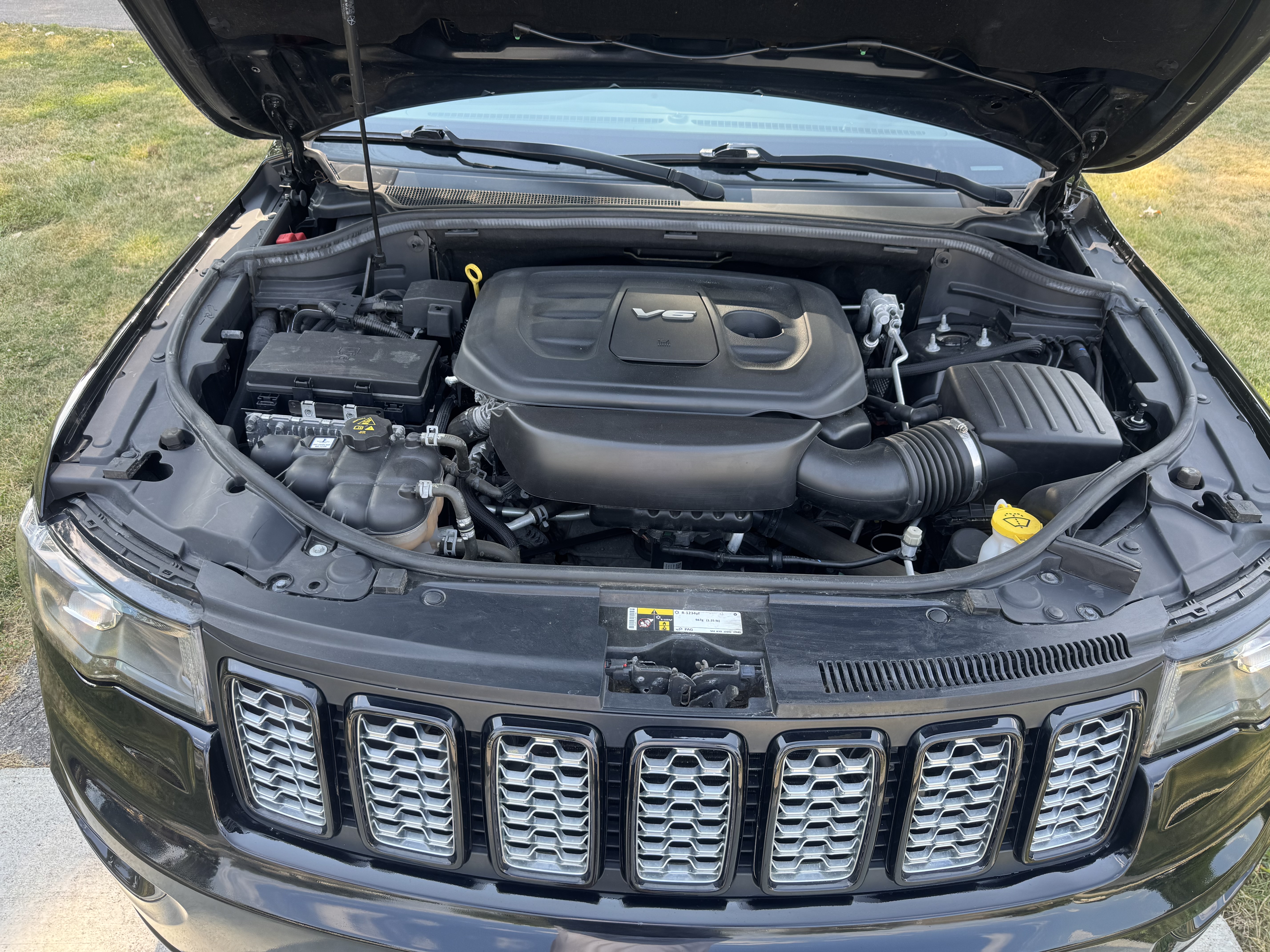 Used 2019 Jeep Grand Cherokee Altitude AWD/4WD image 5