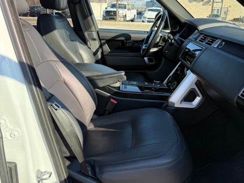 Used 2018 Land Rover Range Rover HSE image 18