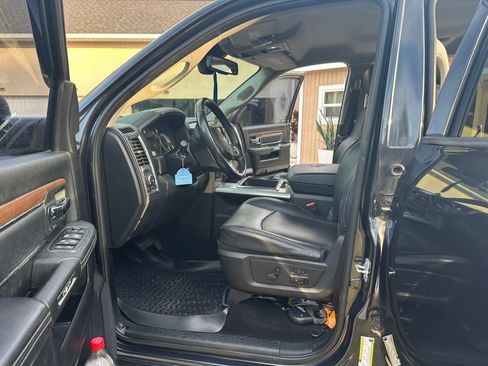 Used 2014 RAM 1500 Laramie w/ Convenience Group image 10