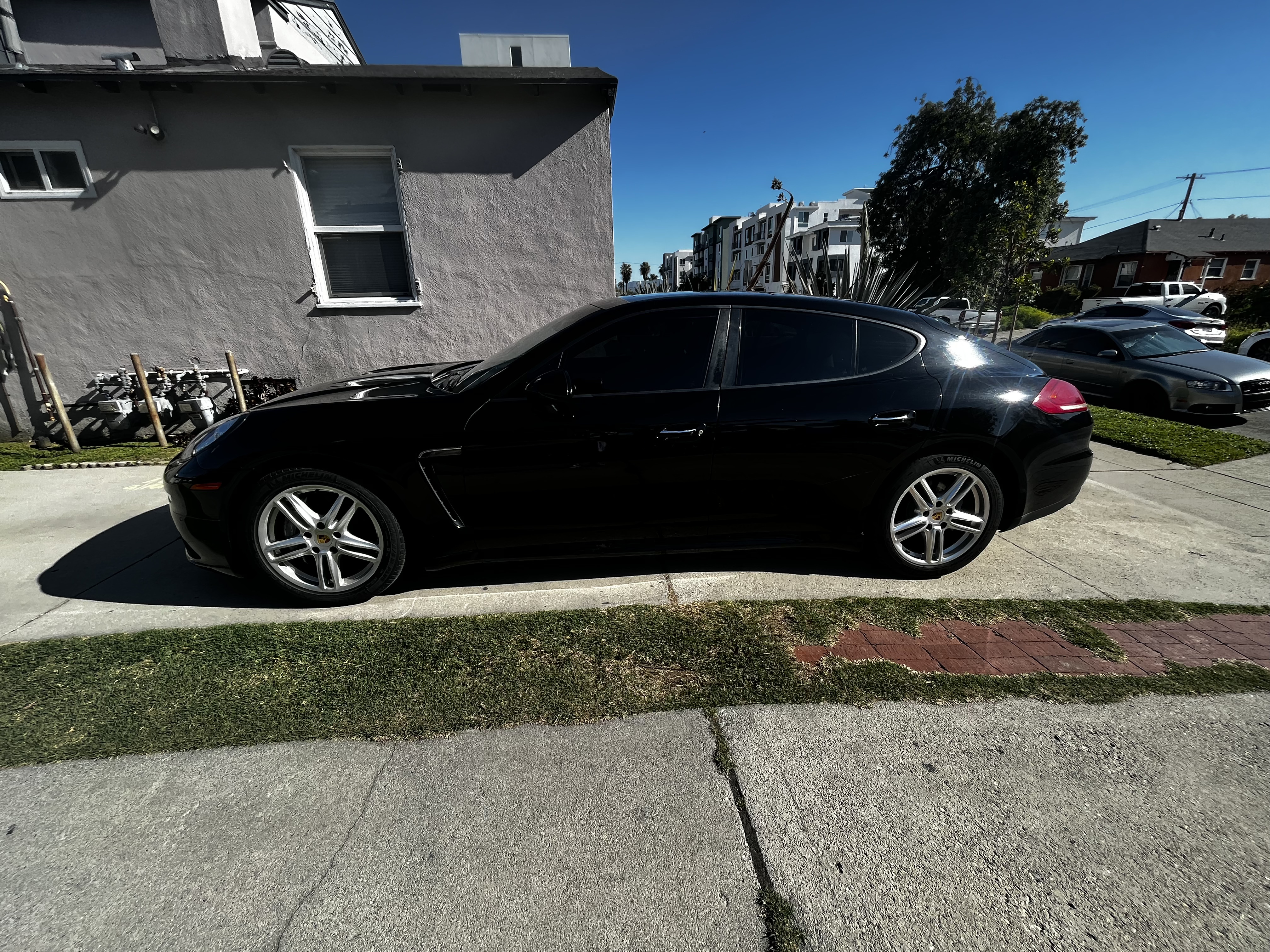 Used 2014 Porsche Panamera image 2