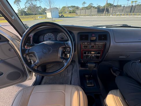 Used 2001 Toyota 4Runner SR5 image 11