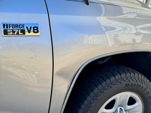 Used 2017 Toyota Tundra SR5 w/ SR5 Upgrade Package AWD/4WD image 9