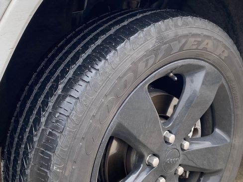 Used 2015 Jeep Grand Cherokee Altitude image 4