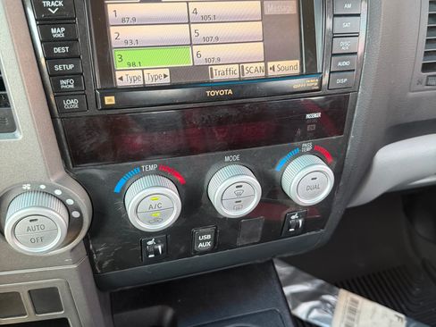 Used 2010 Toyota Tundra Limited AWD/4WD image 12