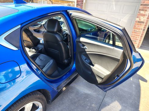 Used 2017 Chevrolet Volt LT w/ Comfort Package image 14