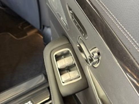 Used 2019 Mercedes-Benz S 560 Sedan image 17