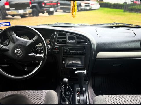 Used 2003 Nissan Pathfinder SE w/ SE Popular Pkg image 10