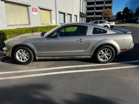 Used 2008 Ford Mustang Premium image 5