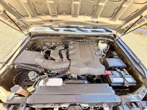 Used 2010 Toyota FJ Cruiser 4WD image 12