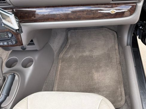 Used 2004 Chrysler Sebring Limited FWD image 16