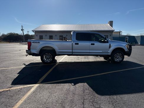 Used 2017 Ford F250 XLT image 9