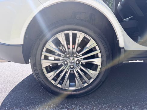 Used 2021 Toyota Venza XLE w/ Softex Package AWD/4WD image 10