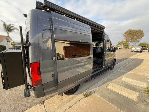 Used 2024 Mercedes-Benz Sprinter 2500 image 2