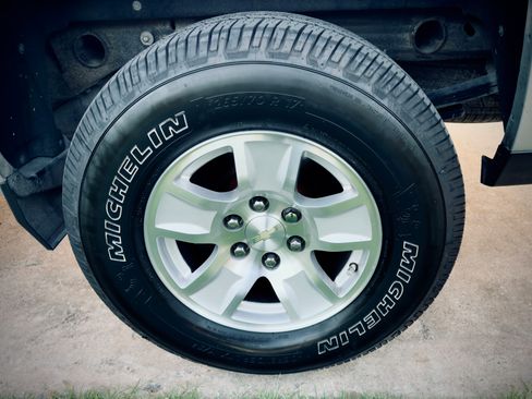 Used 2017 Chevrolet Silverado 1500 LT w/ LT Eassist Package RWD image 2
