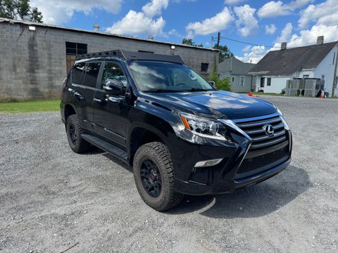 Used 2016 Lexus GX 460 image 2