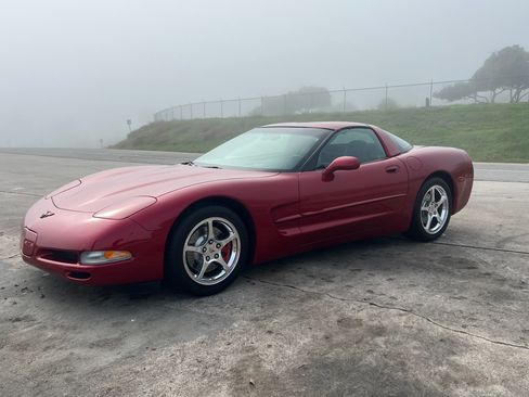 Used 2004 Chevrolet Corvette Coupe w/ Preferred Equipment Group RWD image 4